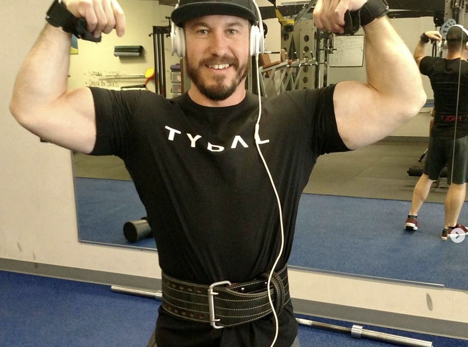photo of personal trainer stephen lening in his gym in centenntial colorado.